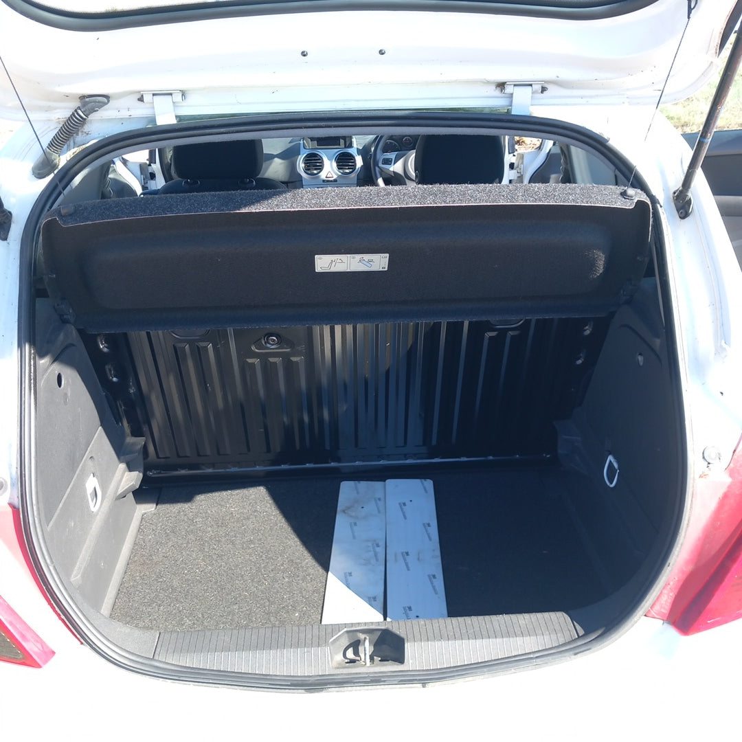 Opel Corsa D 1,4 Facelift A14XER white 3-doors 2011 / S0720 снимки
