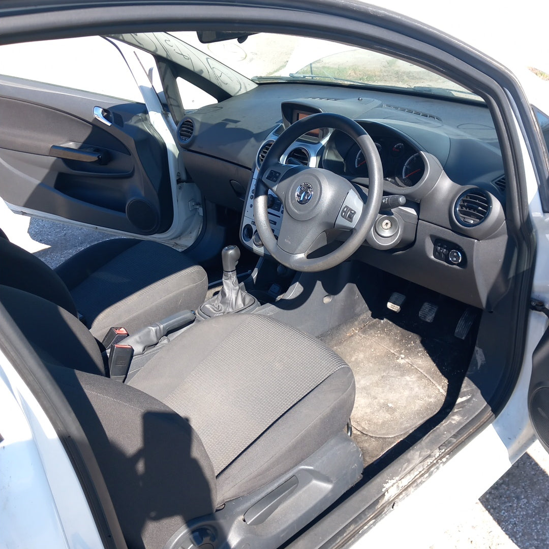 Opel Corsa D 1,4 Facelift A14XER white 3-doors 2011 / S0720 снимки