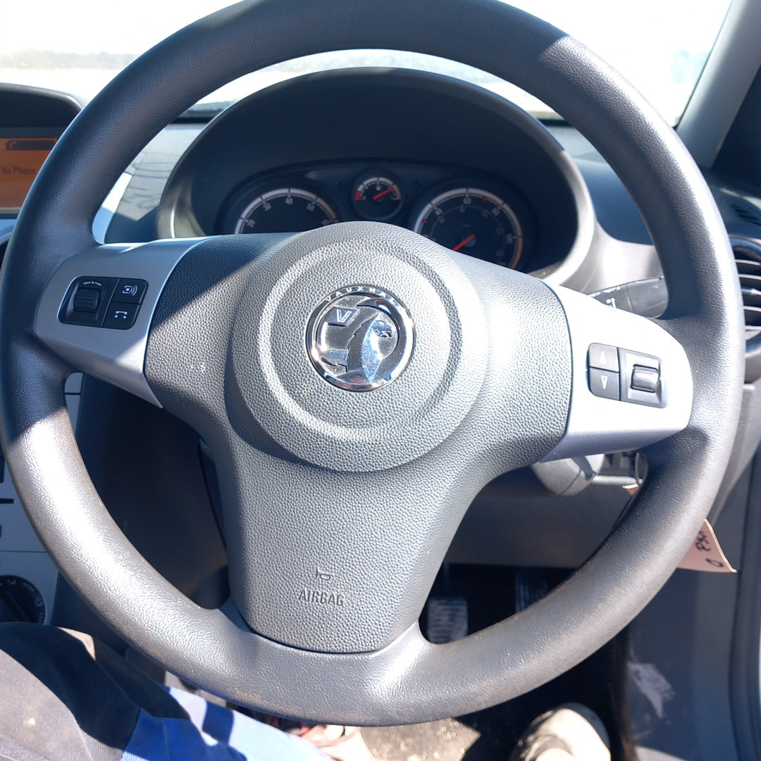 Opel Corsa D 1,4 Facelift A14XER white 3-doors 2011 / S0720 снимки