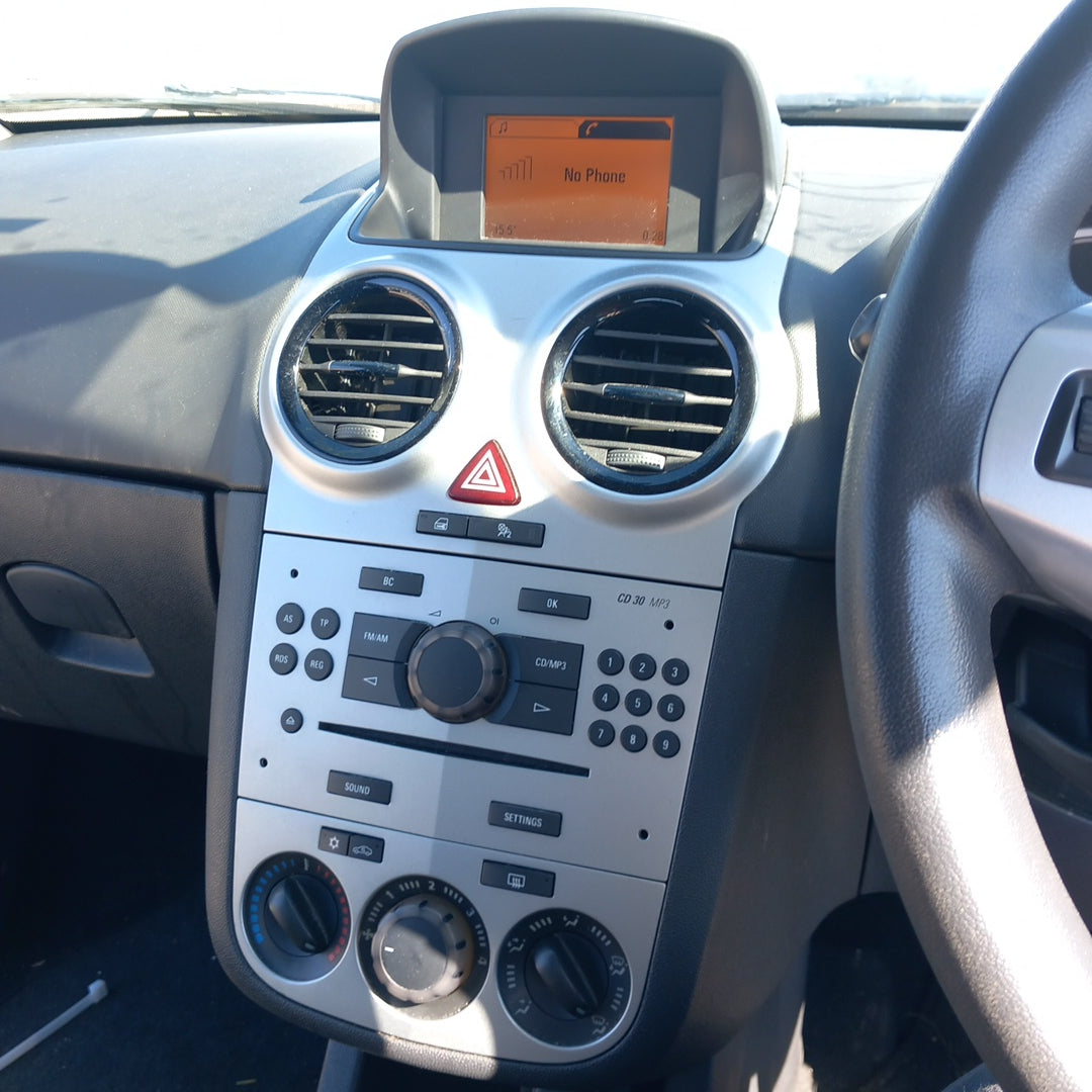 Opel Corsa D 1,4 Facelift A14XER white 3-doors 2011 / S0720 снимки