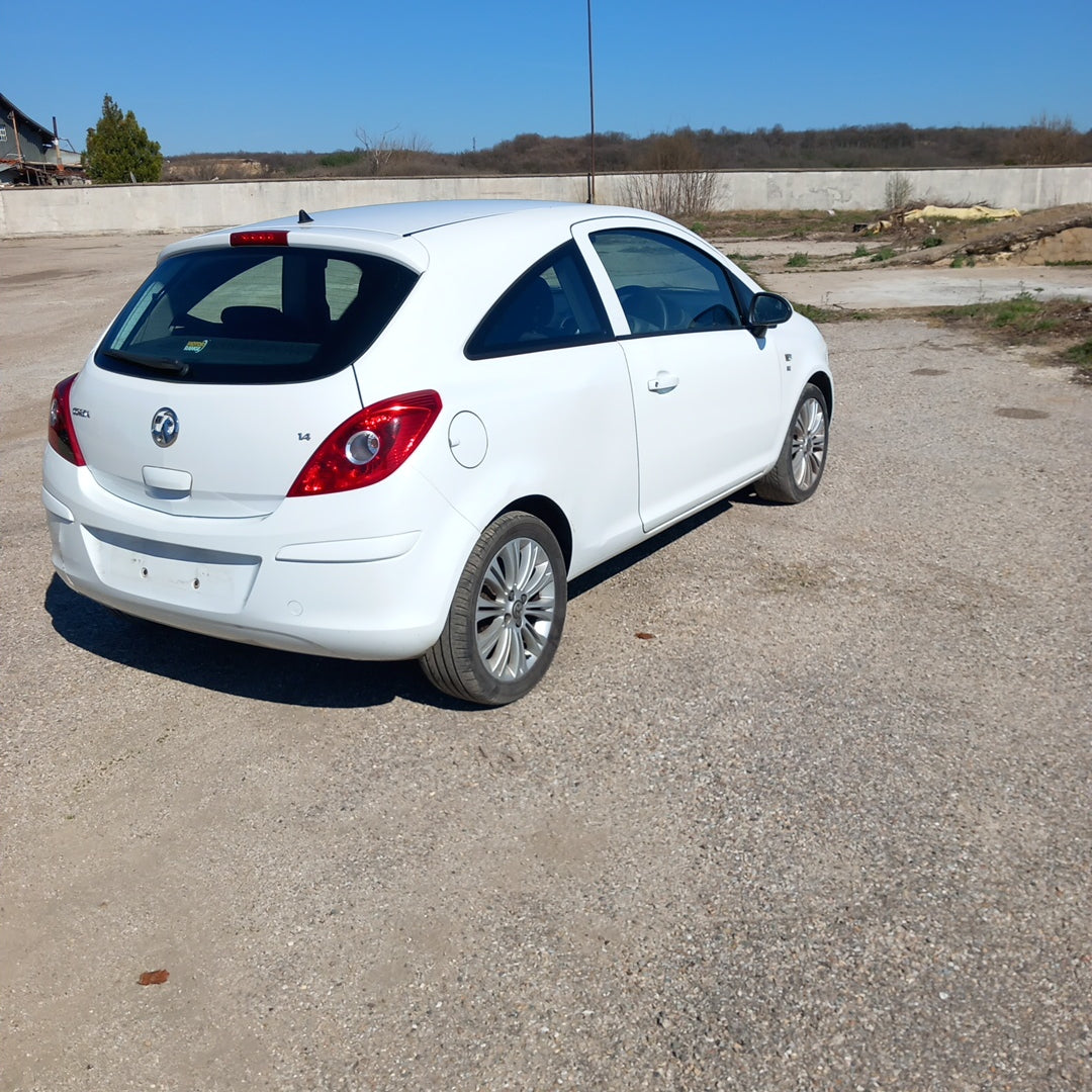 Opel Corsa D 1,4 Facelift A14XER white 3-doors 2011 / S0720 снимки