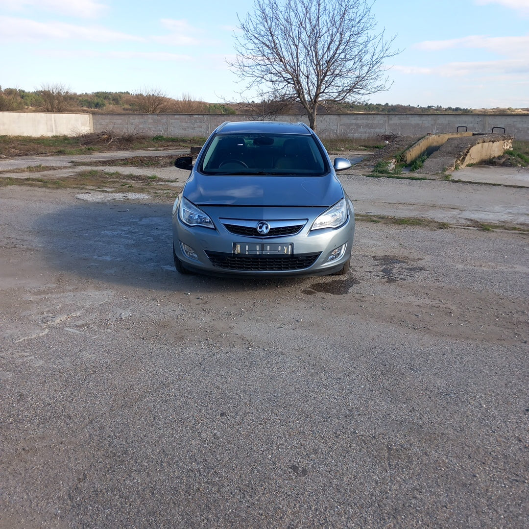 Opel Astra J 2,0 CDTI Sports Tourer Silver 2011 / P1012 снимки