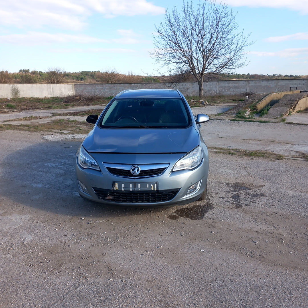 Opel Astra J 2,0 CDTI Sports Tourer Silver 2011 / P1012 снимки