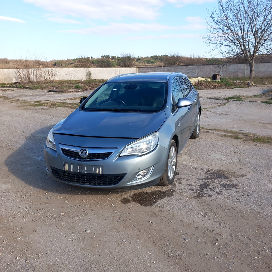 Opel Astra J 2,0 CDTI Sports Tourer Silver 2011 / P1012 снимки