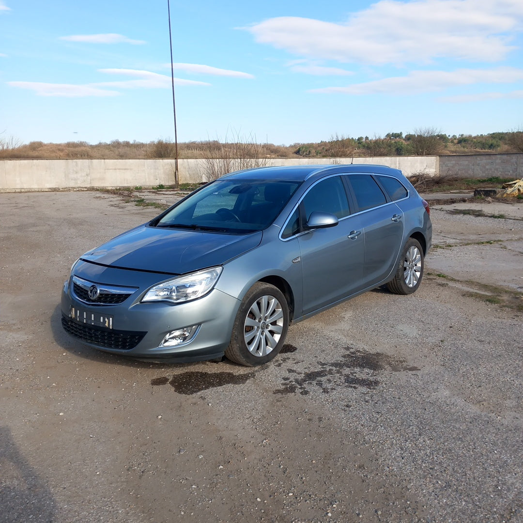 Opel Astra J 2,0 CDTI Sports Tourer Silver 2011 / P1012 снимки