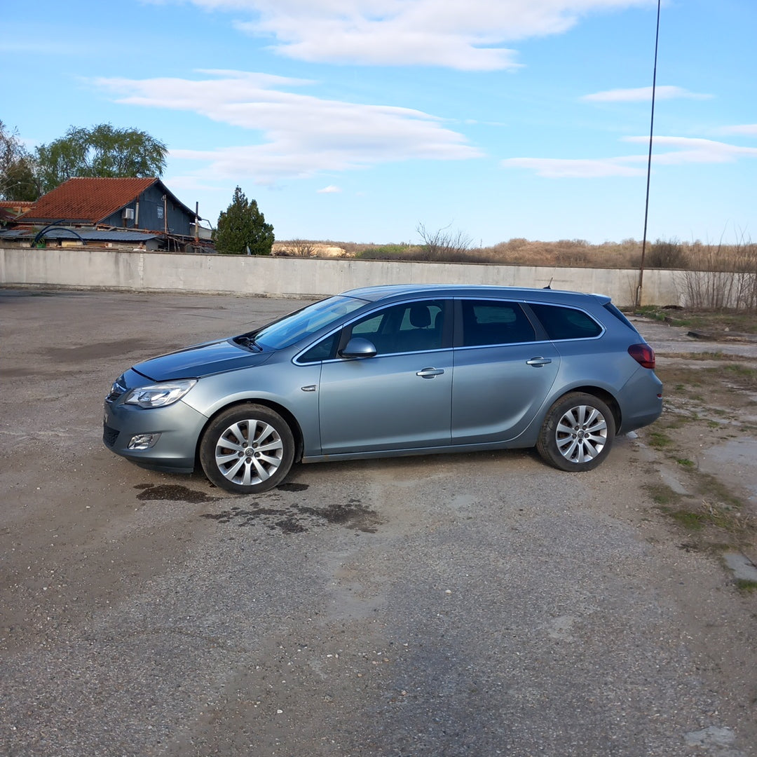Opel Astra J 2,0 CDTI Sports Tourer Silver 2011 / P1012 снимки