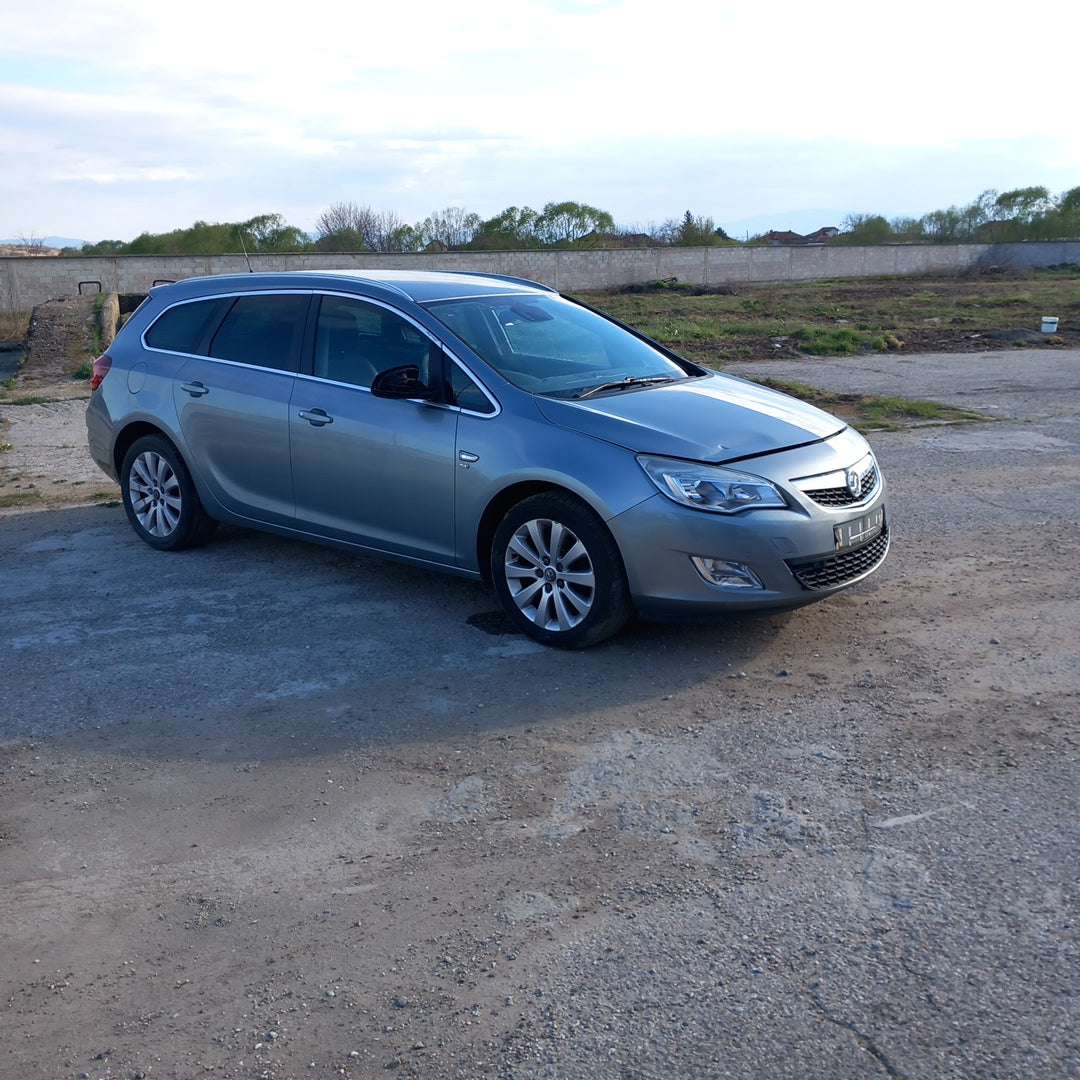 Opel Astra J 2,0 CDTI Sports Tourer Silver 2011 / P1012 снимки