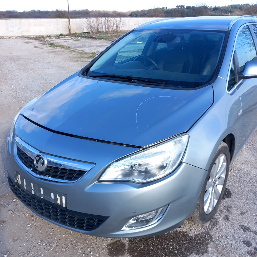 Opel Astra J 2,0 CDTI Sports Tourer Silver 2011 / P1012 снимки