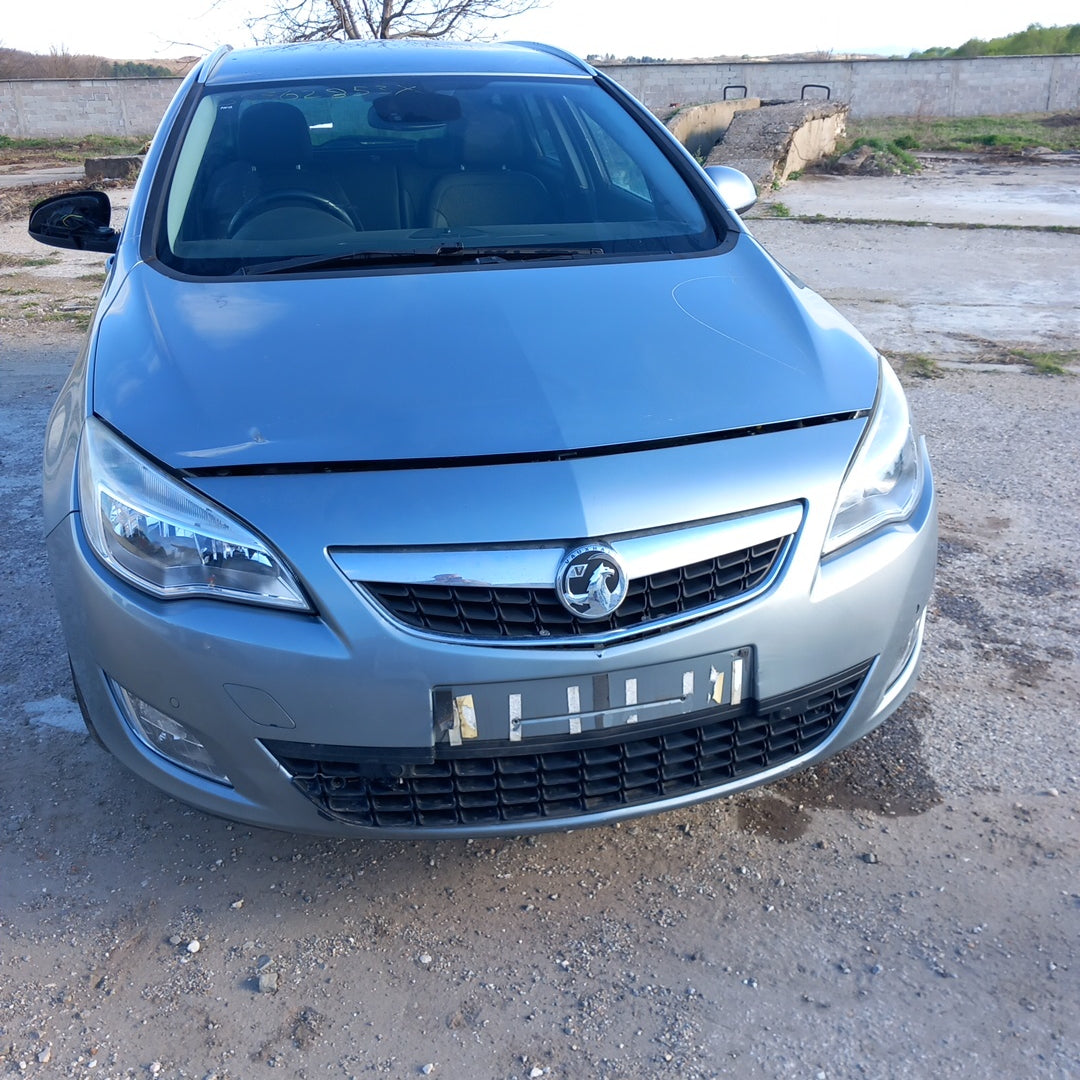 Opel Astra J 2,0 CDTI Sports Tourer Silver 2011 / P1012 снимки