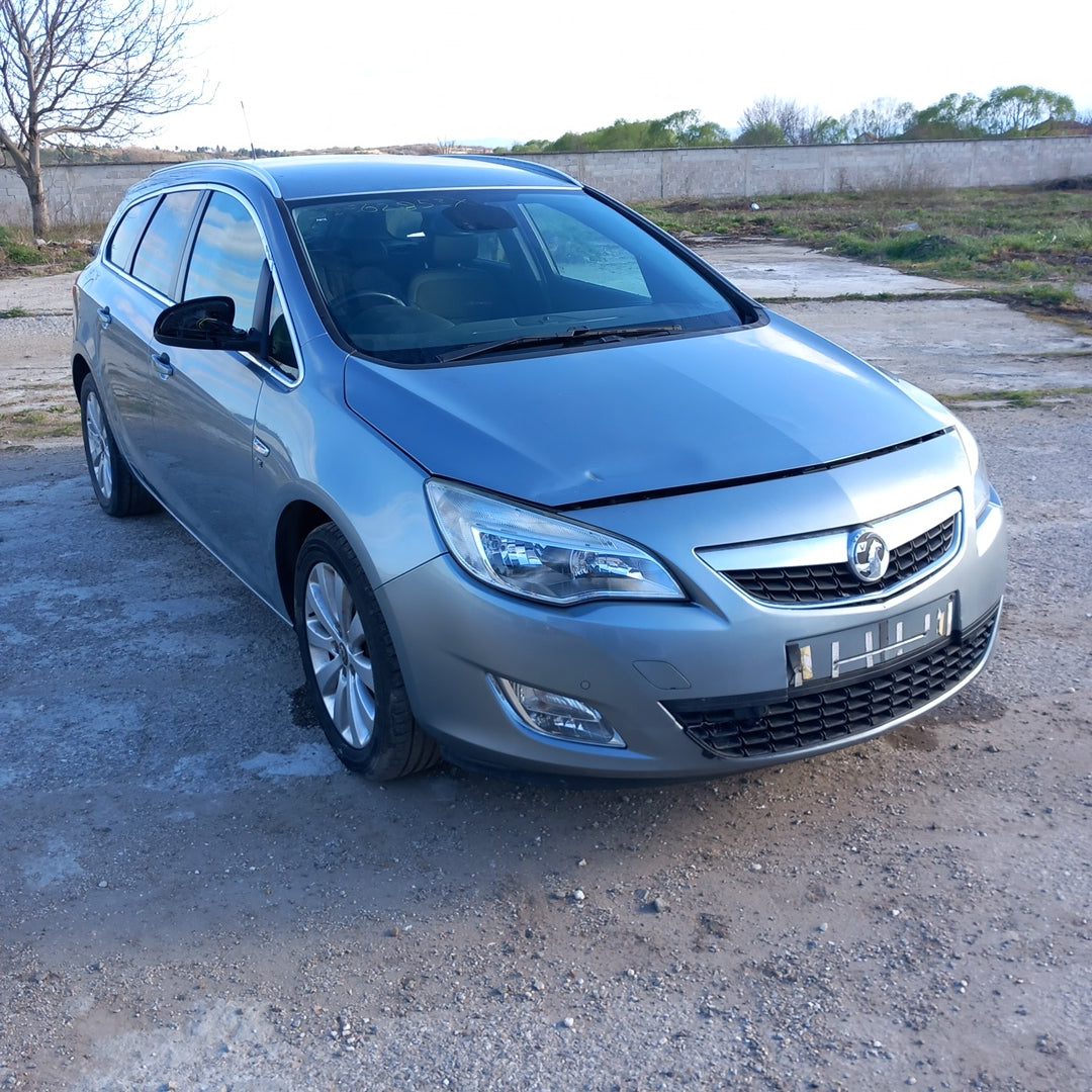 Opel Astra J 2,0 CDTI Sports Tourer Silver 2011 / P1012 снимки