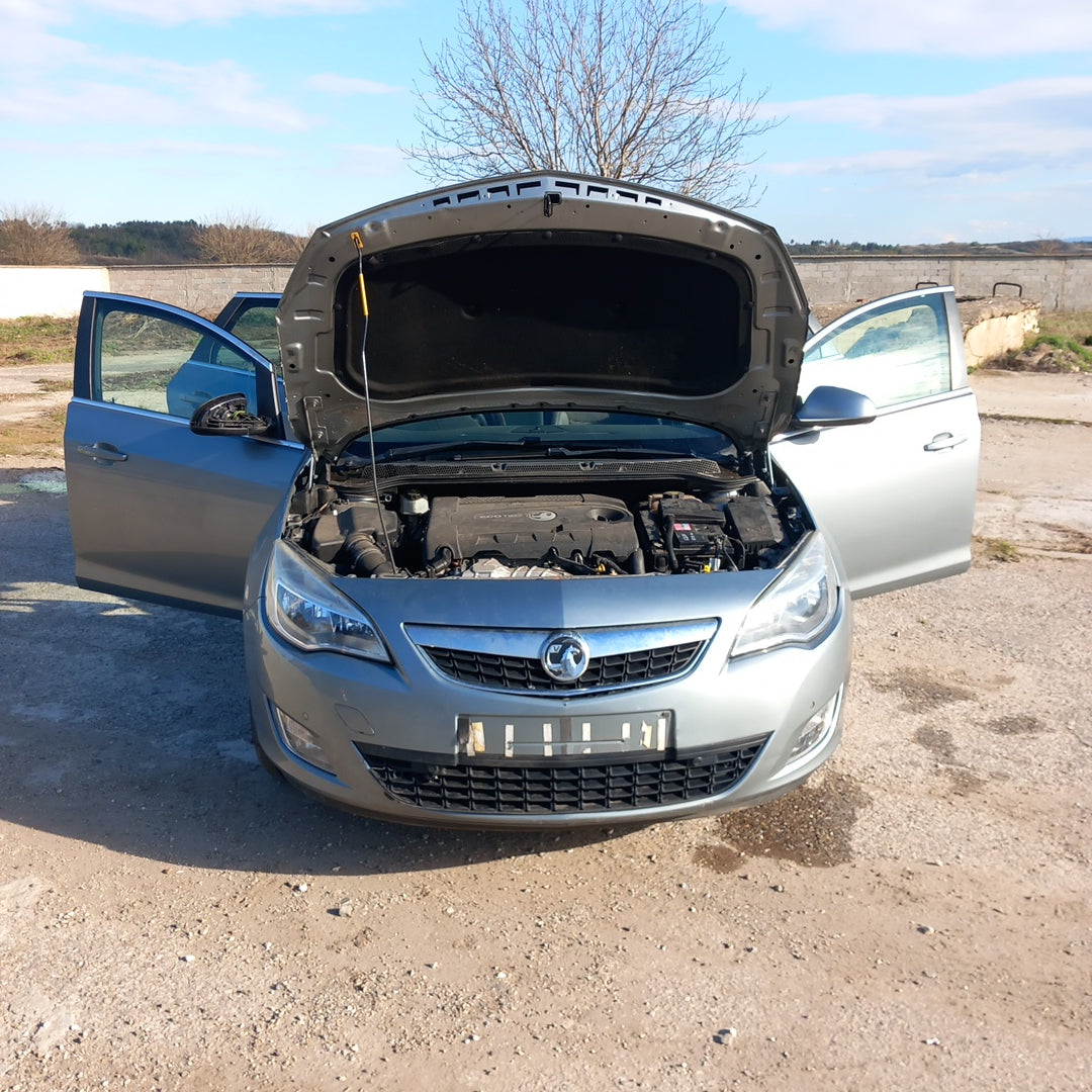 Opel Astra J 2,0 CDTI Sports Tourer Silver 2011 / P1012 снимки