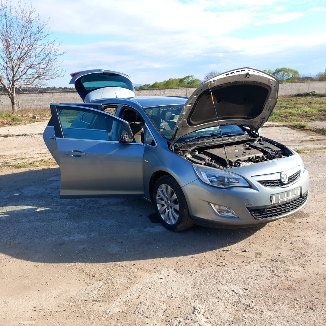 Opel Astra J 2,0 CDTI Sports Tourer Silver 2011 / P1012 снимки
