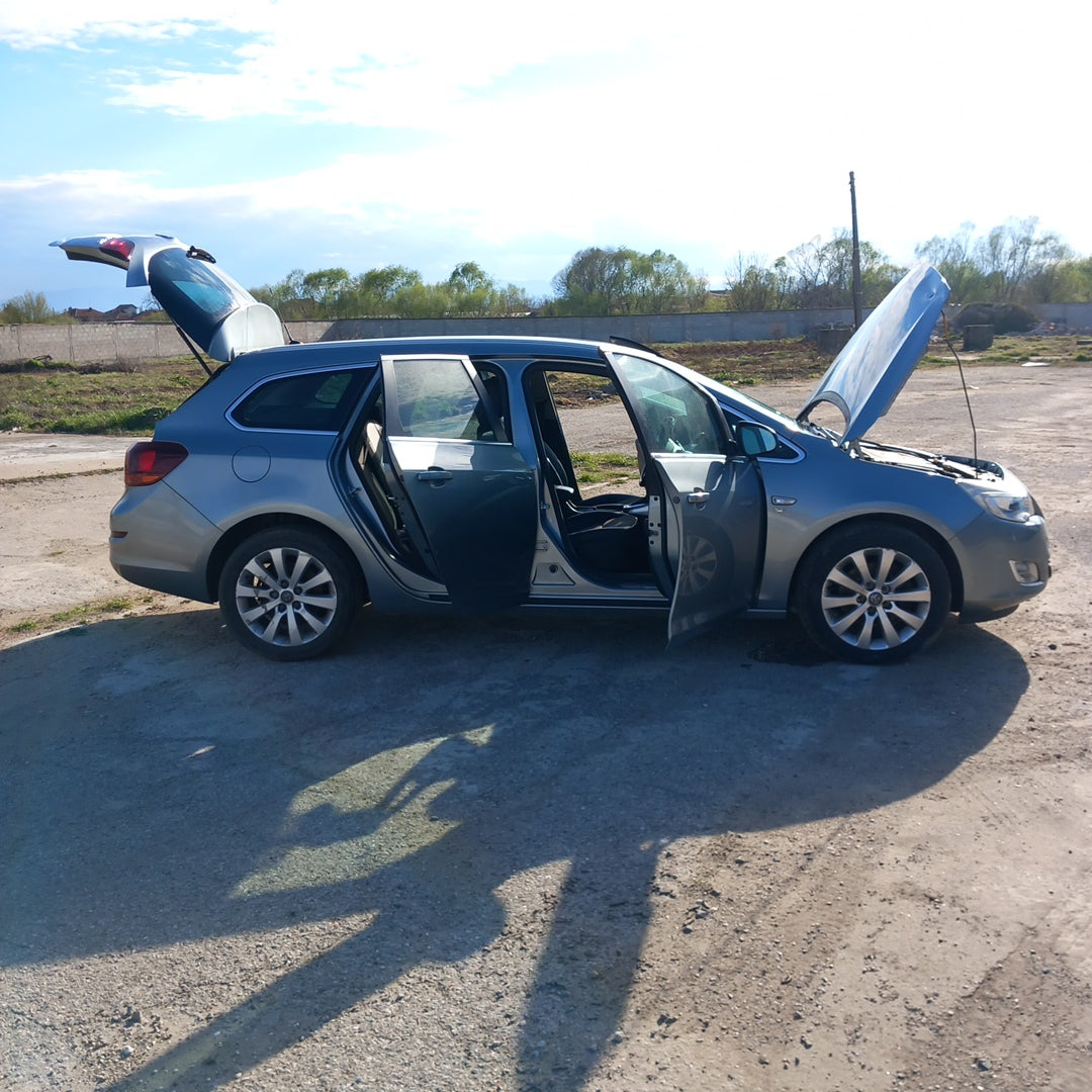 Opel Astra J 2,0 CDTI Sports Tourer Silver 2011 / P1012 снимки