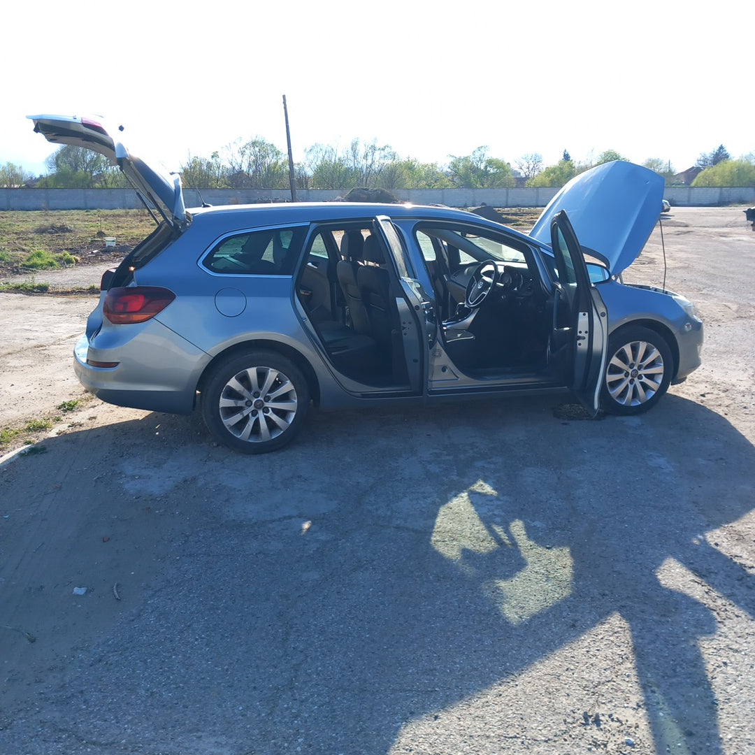Opel Astra J 2,0 CDTI Sports Tourer Silver 2011 / P1012 снимки