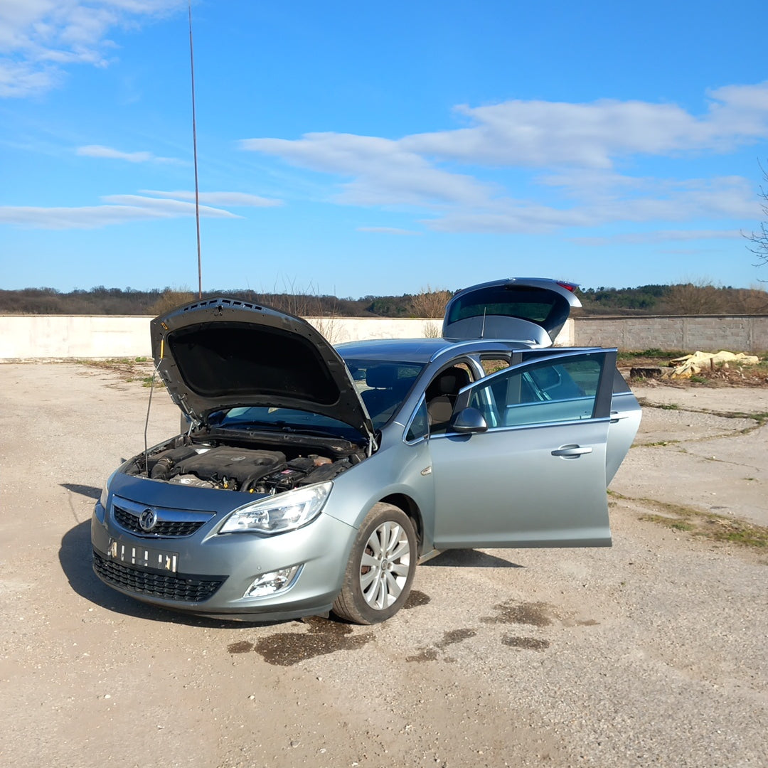 Opel Astra J 2,0 CDTI Sports Tourer Silver 2011 / P1012 снимки