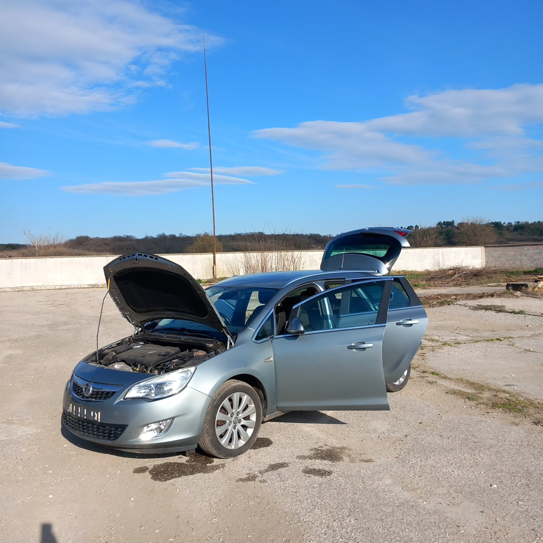 Opel Astra J 2,0 CDTI Sports Tourer Silver 2011 / P1012 снимки
