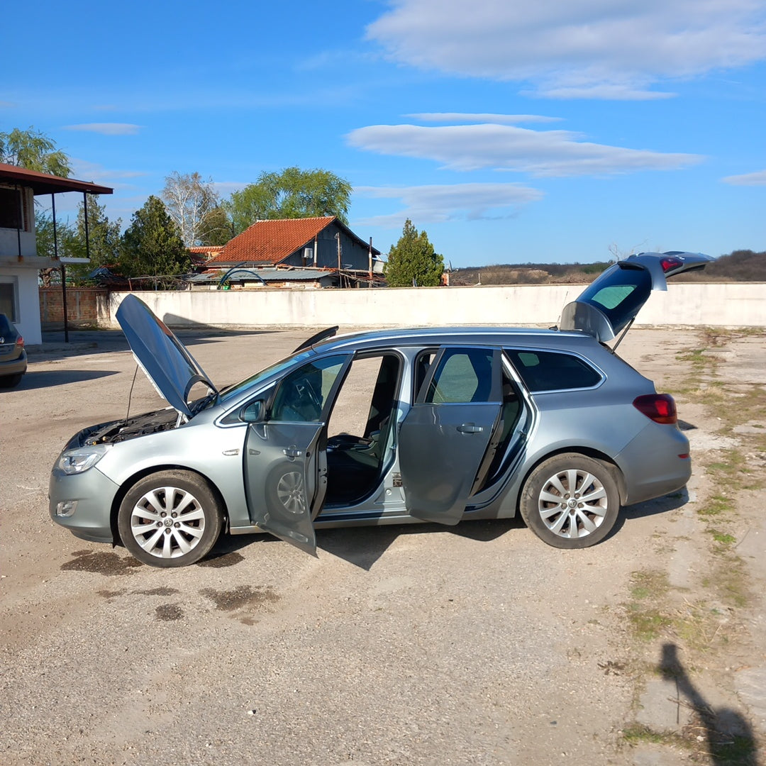 Opel Astra J 2,0 CDTI Sports Tourer Silver 2011 / P1012 снимки