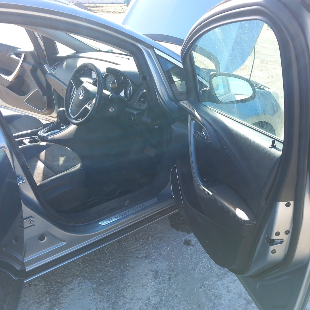 Opel Astra J 2,0 CDTI Sports Tourer Silver 2011 / P1012 снимки