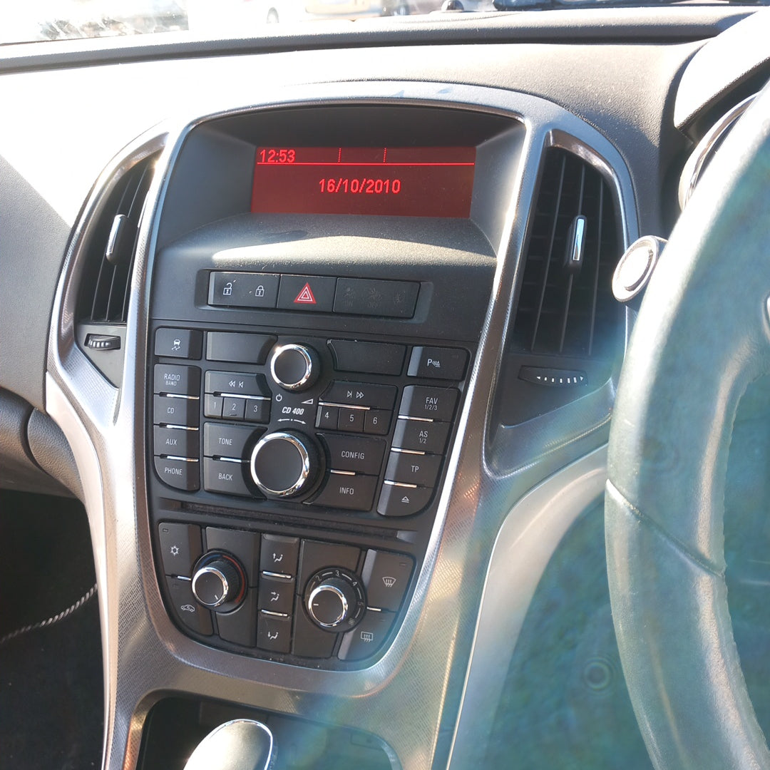 Opel Astra J 2,0 CDTI Sports Tourer Silver 2011 / P1012 снимки