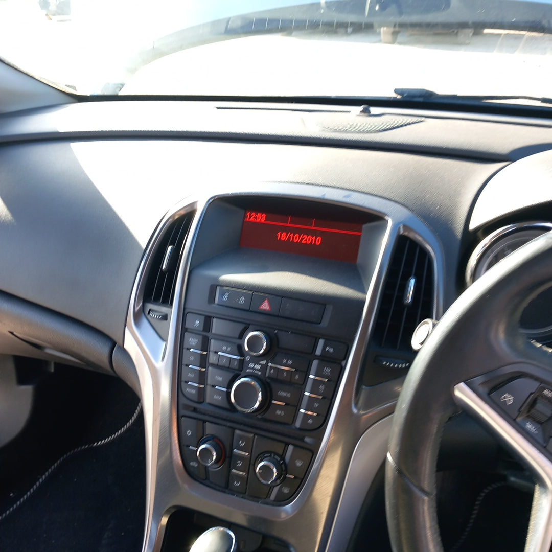 Opel Astra J 2,0 CDTI Sports Tourer Silver 2011 / P1012 снимки