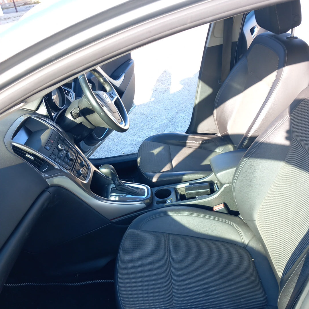 Opel Astra J 2,0 CDTI Sports Tourer Silver 2011 / P1012 снимки