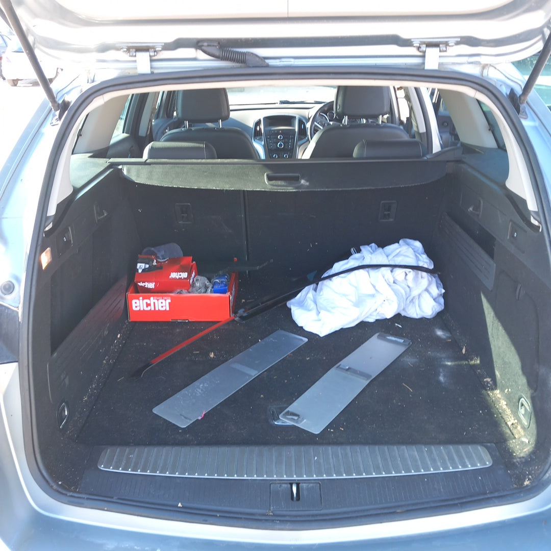 Opel Astra J 2,0 CDTI Sports Tourer Silver 2011 / P1012 снимки