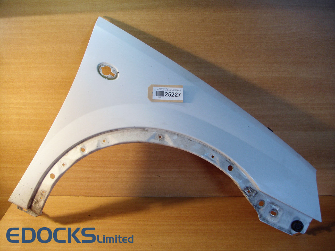 Калник преден десен Y474 10U Casablancaweiss Бял Corsa C Combo C Opel