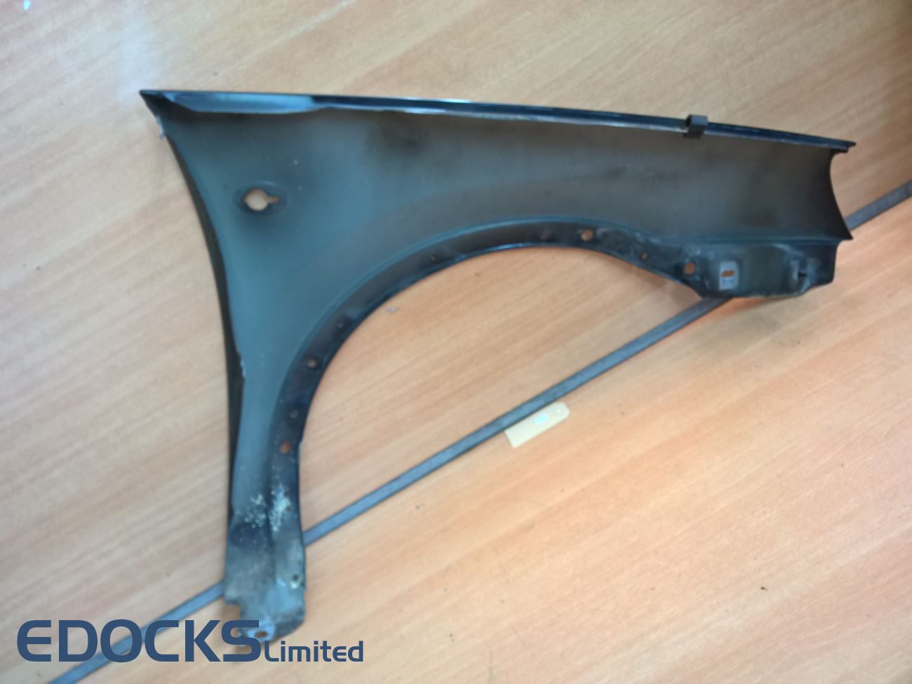 Преден ляв калник Черен II Z20C Corsa C Combo C Opel