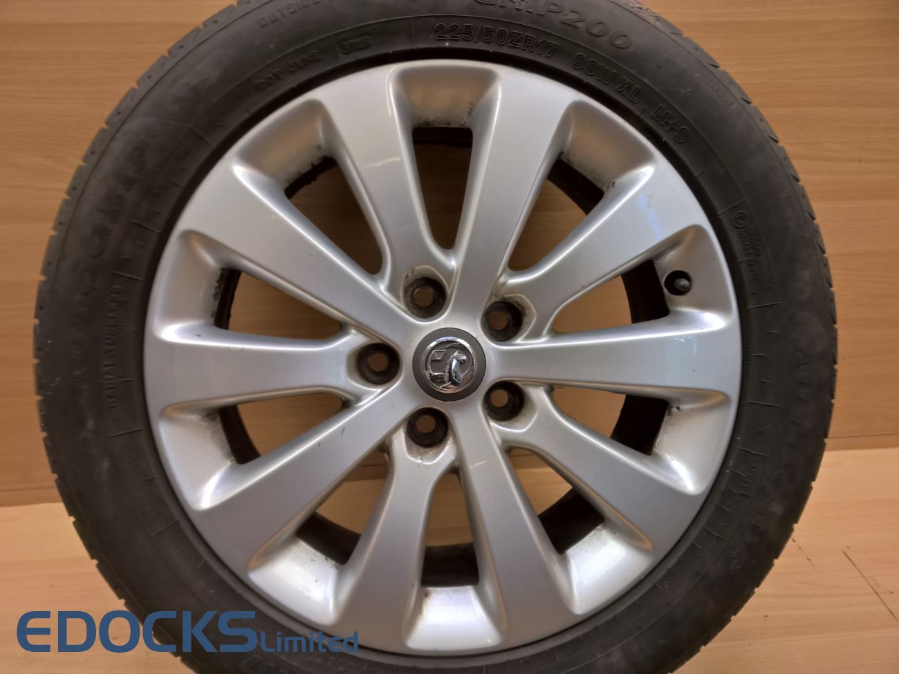 Алуминиева джанта 17 цола оригинална 7J ET44 M+S гуми 225/50/17 Astra J Zafira C Opel