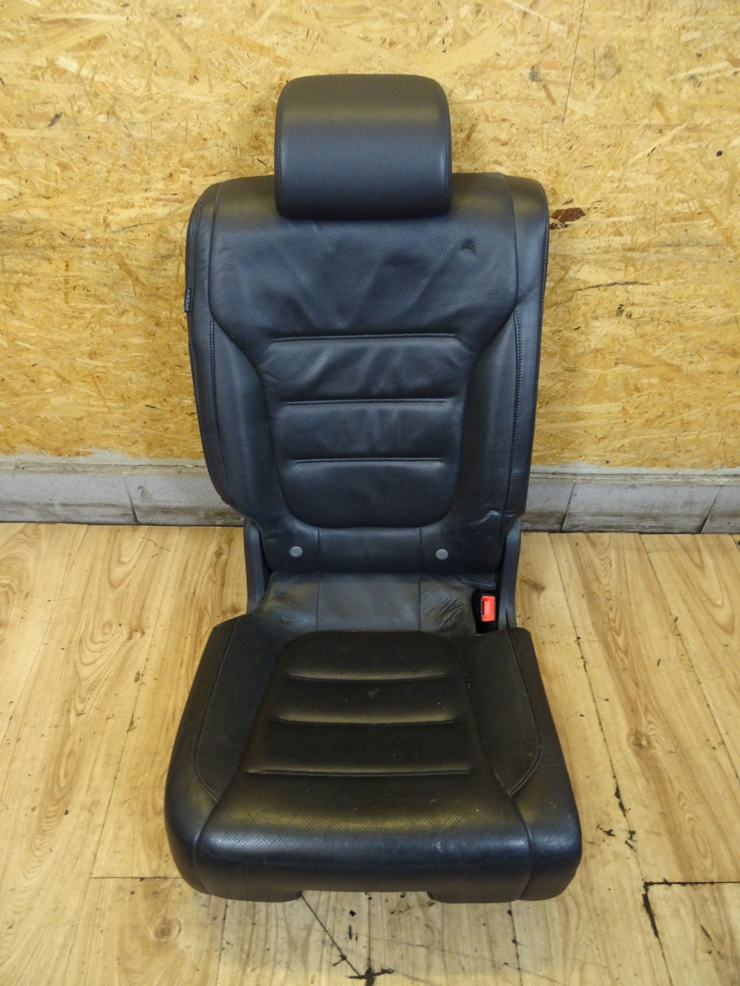 Долна част задна дясна седалка кожа VW Toureg 7P