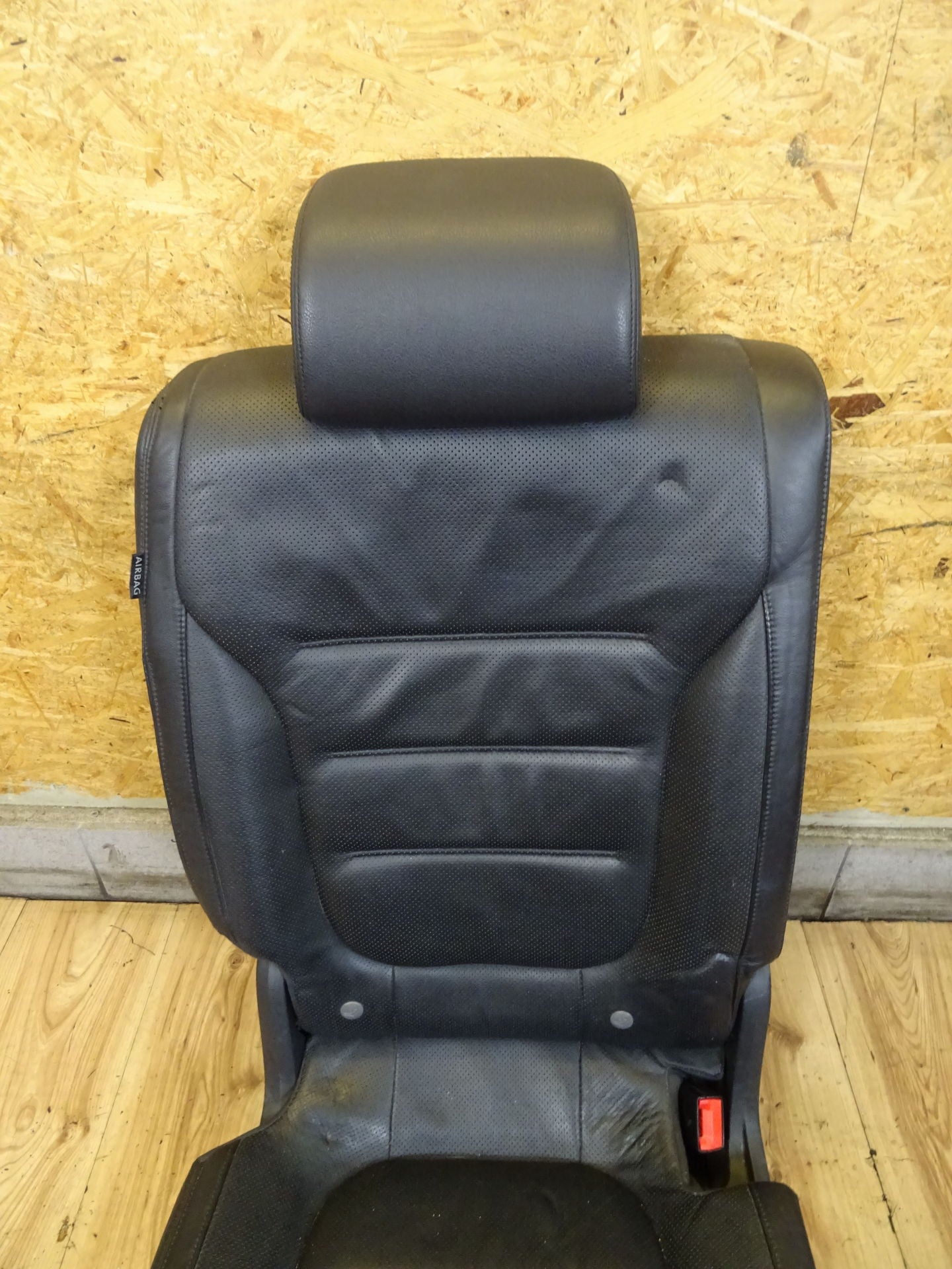 Долна част задна дясна седалка кожа VW Toureg 7P