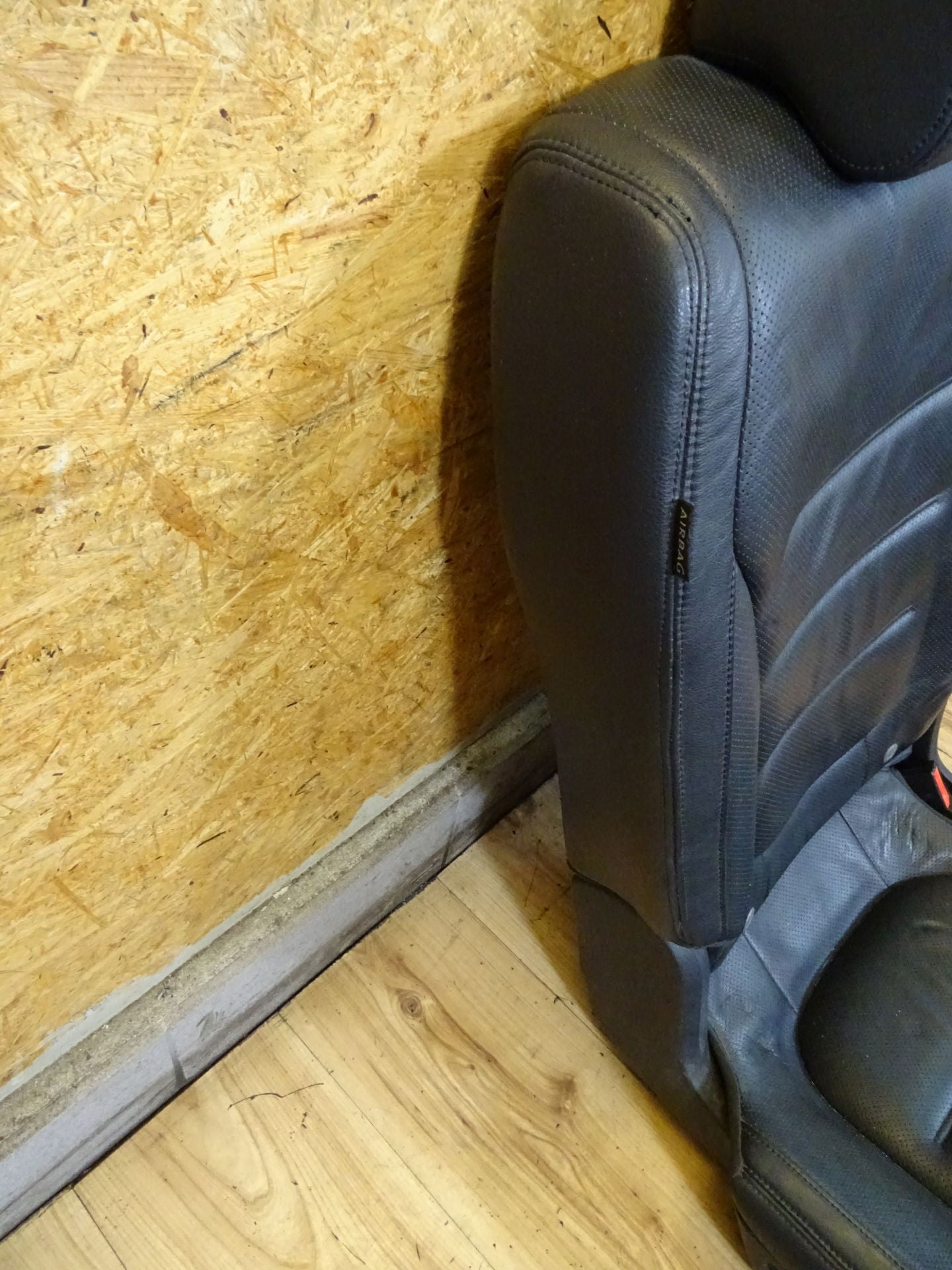 Долна част задна дясна седалка кожа VW Toureg 7P