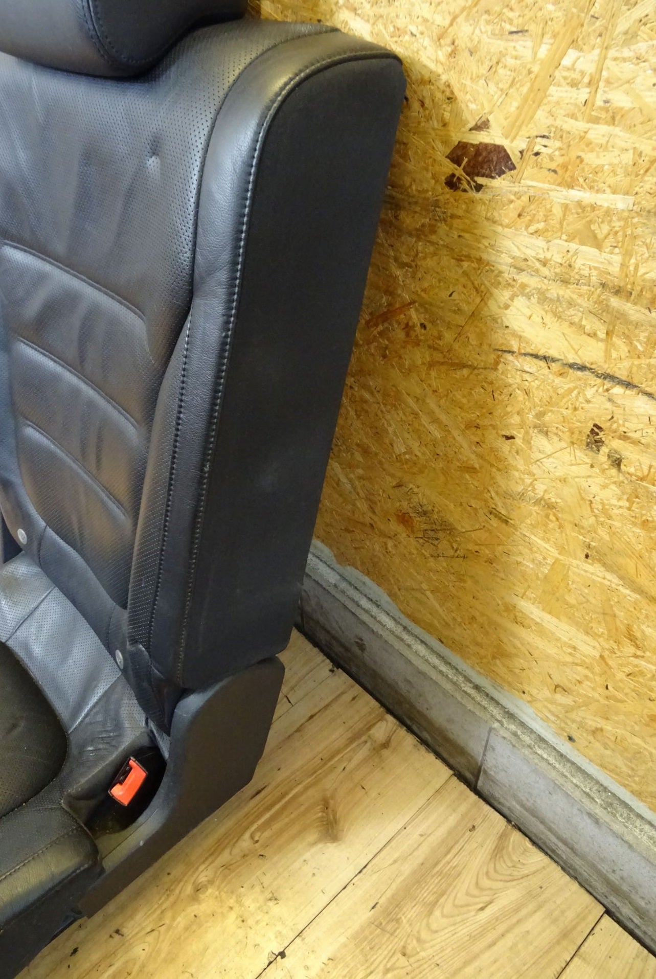 Долна част задна дясна седалка кожа VW Toureg 7P