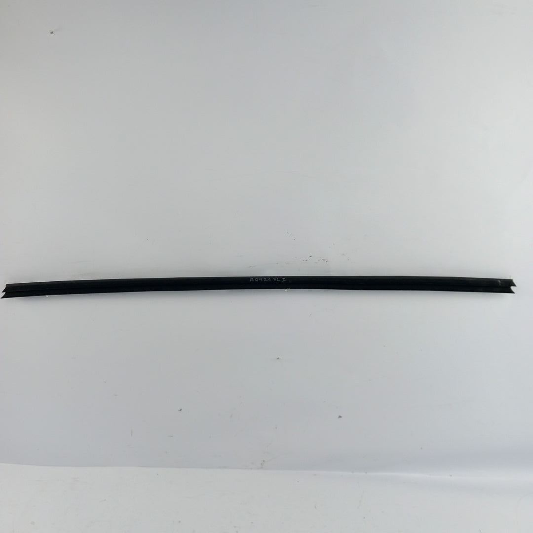 Уплътнение стъкло предна лява врата вътрешна страна Opel Astra H 1,8 GTC 3 врати хечбек