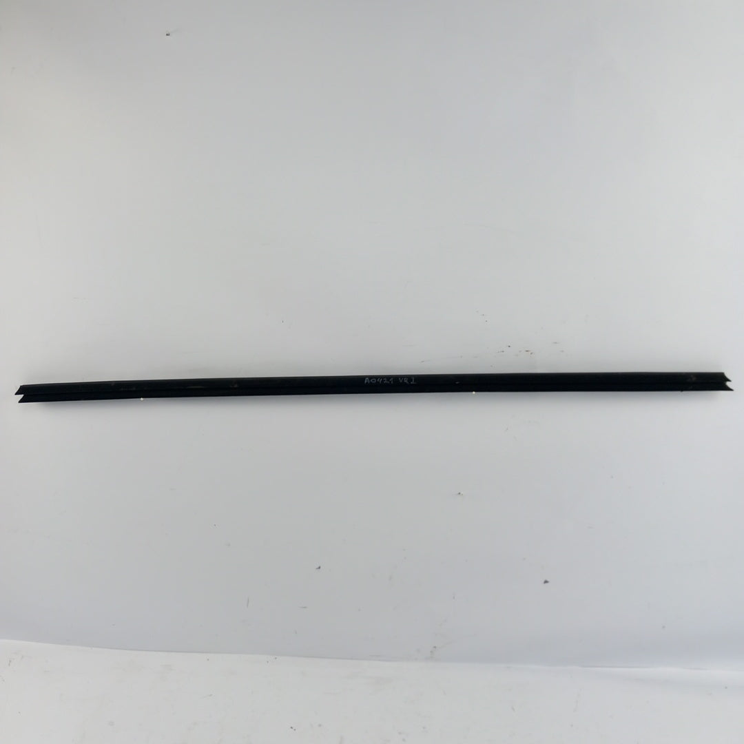 Уплътнение стъкло предна дясна врата вътрешна страна Opel Astra H 1,8 GTC 3 врати хечбек