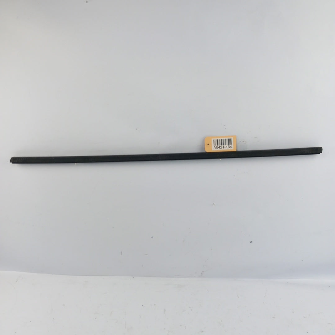 Уплътнение стъкло предна дясна врата вътрешна страна Opel Astra H 1,8 GTC 3 врати хечбек