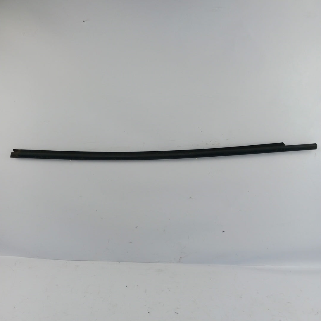 Уплътнение лайсна стъкло предна лява врата външна страна Opel Astra H 1,8 GTC 3 врати хечбек