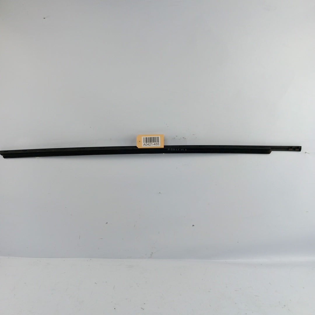 Уплътнение лайсна стъкло предна лява врата външна страна Opel Astra H 1,8 GTC 3 врати хечбек