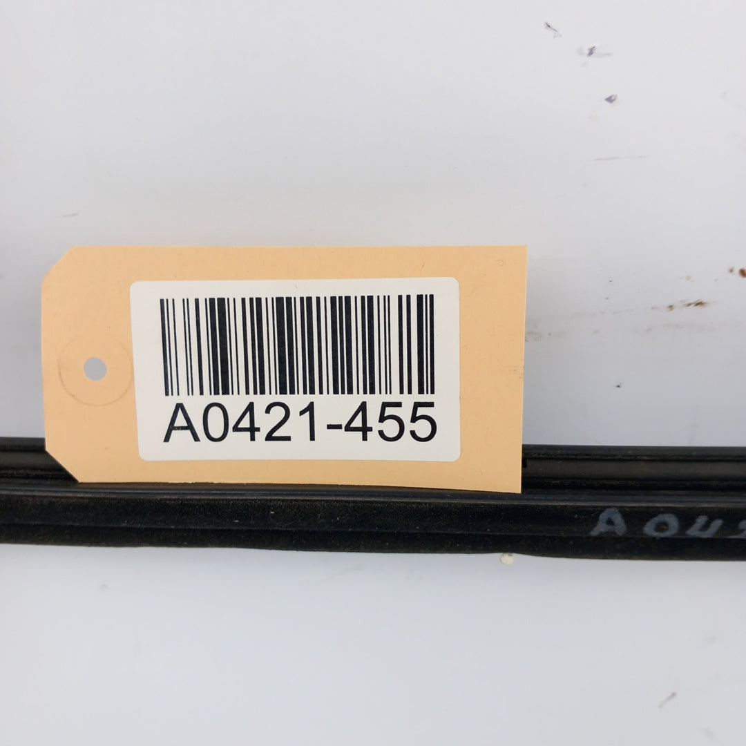 Уплътнение лайсна стъкло предна лява врата външна страна Opel Astra H 1,8 GTC 3 врати хечбек