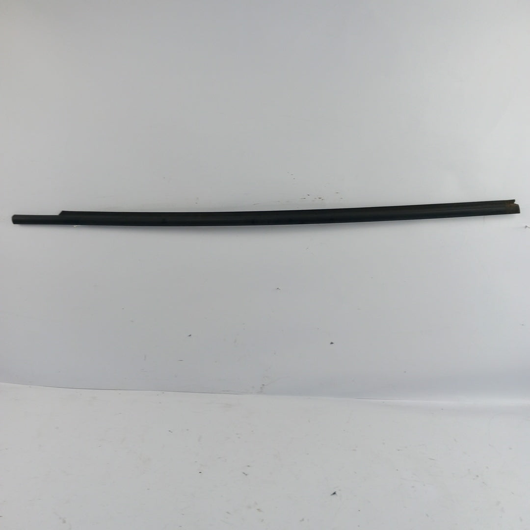 Уплътнение лайсна стъкло предна дясна врата външна страна Opel Astra H 1,8 GTC 3 врати хечбек