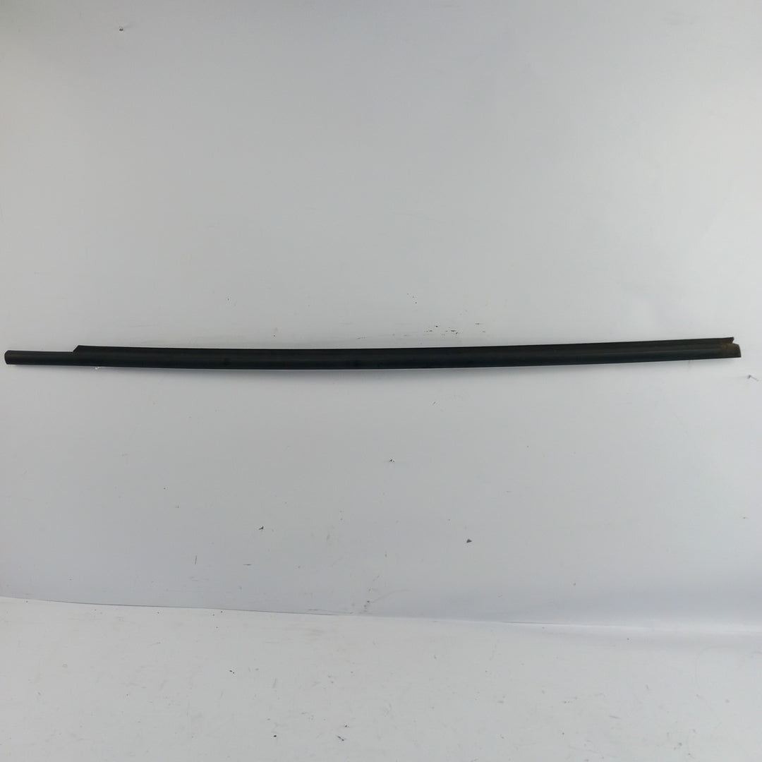 Уплътнение лайсна стъкло предна дясна врата външна страна Opel Astra H 1,8 GTC 3 врати хечбек