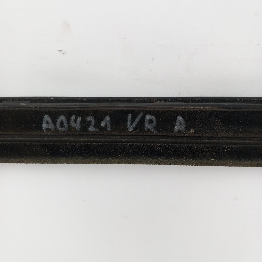 Уплътнение лайсна стъкло предна дясна врата външна страна Opel Astra H 1,8 GTC 3 врати хечбек