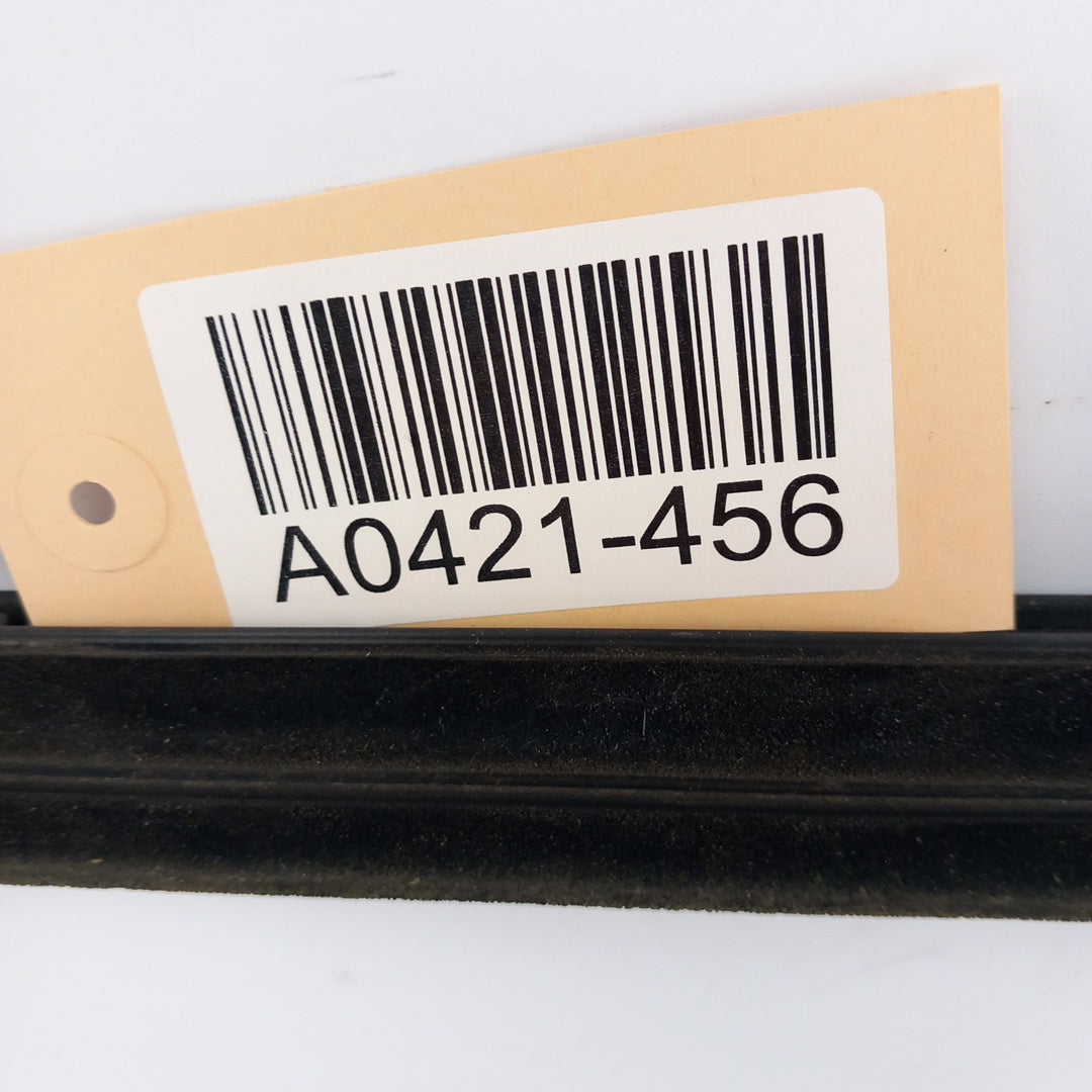 Уплътнение лайсна стъкло предна дясна врата външна страна Opel Astra H 1,8 GTC 3 врати хечбек