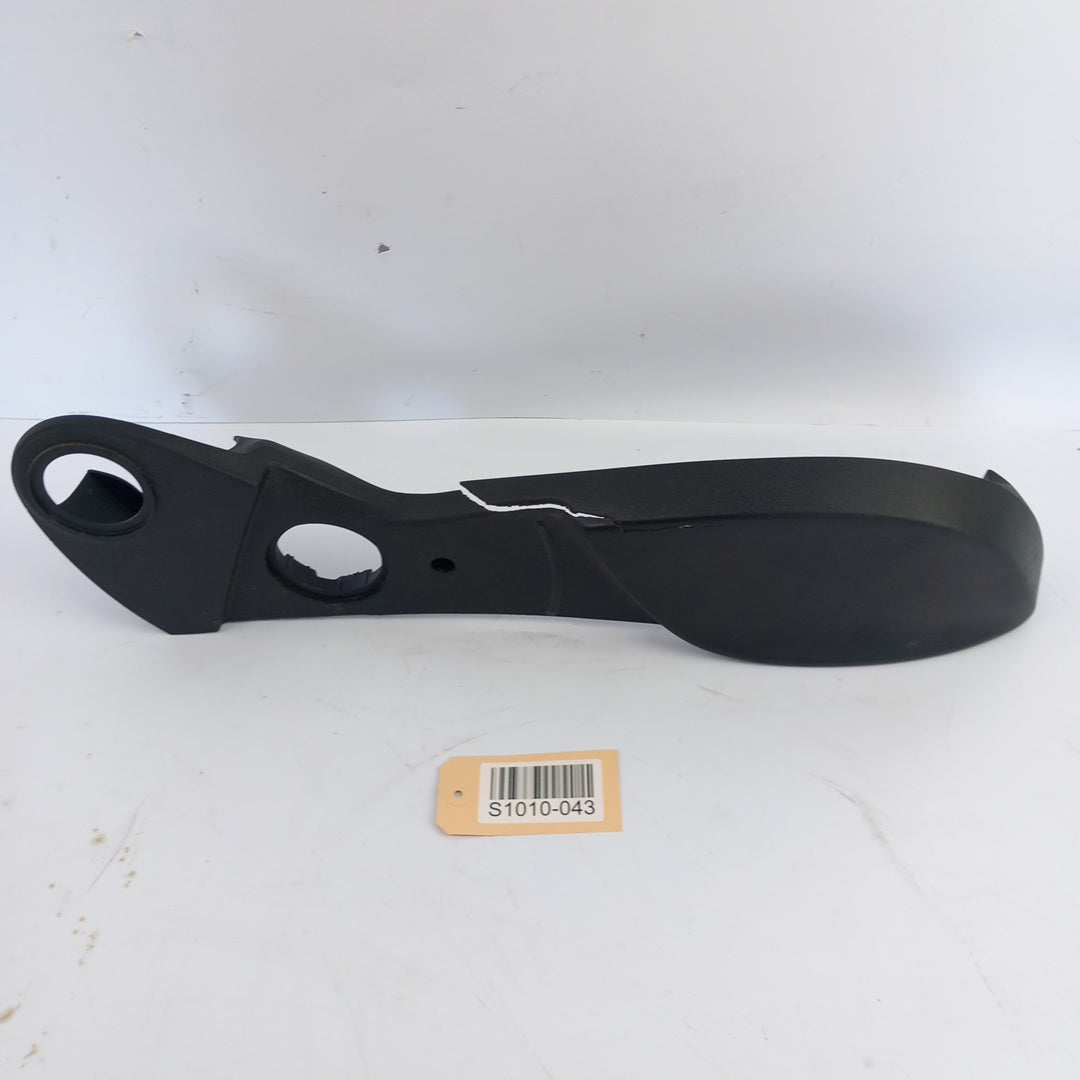 Пластмаса панел черен предна дясна седалка дефектна Opel Meriva B