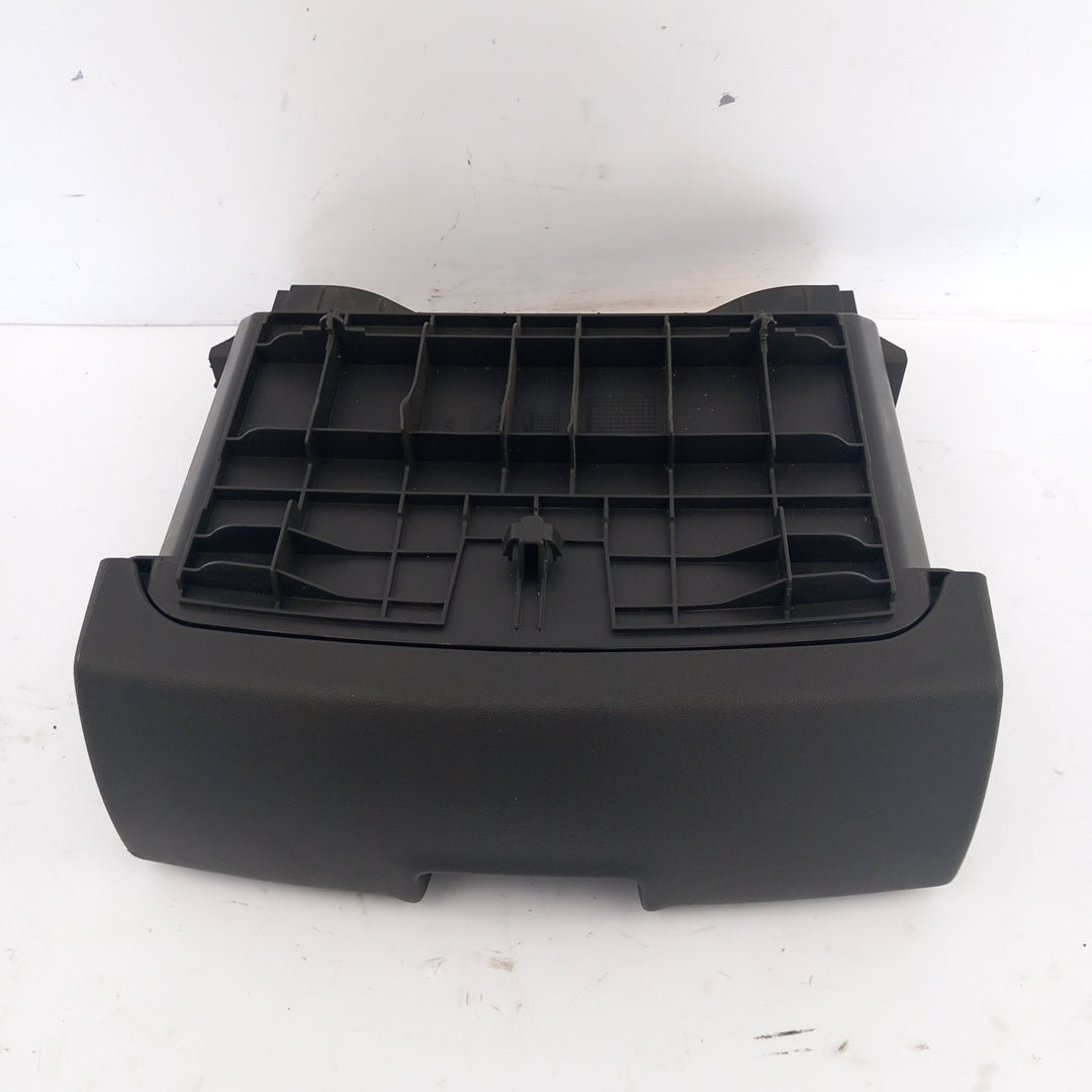 Кутия предна седалка отдолу черно чекмеджета на седалката BA8 Opel Meriva B