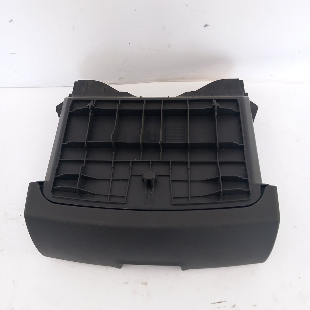 Кутия предна седалка отдолу черно чекмеджета на седалката BA8 Opel Meriva B