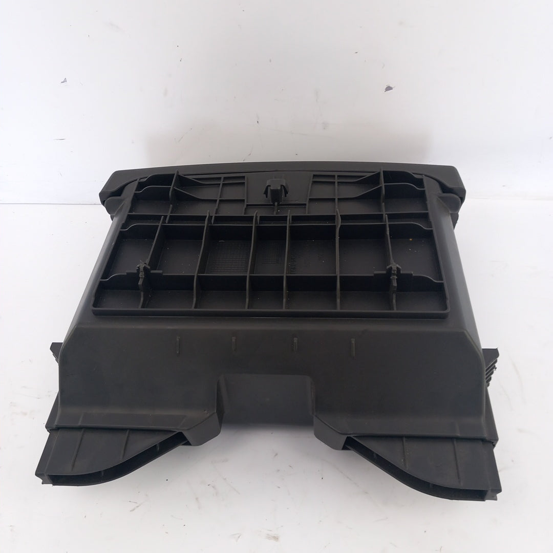 Кутия предна седалка отдолу черно чекмеджета на седалката BA8 Opel Meriva B