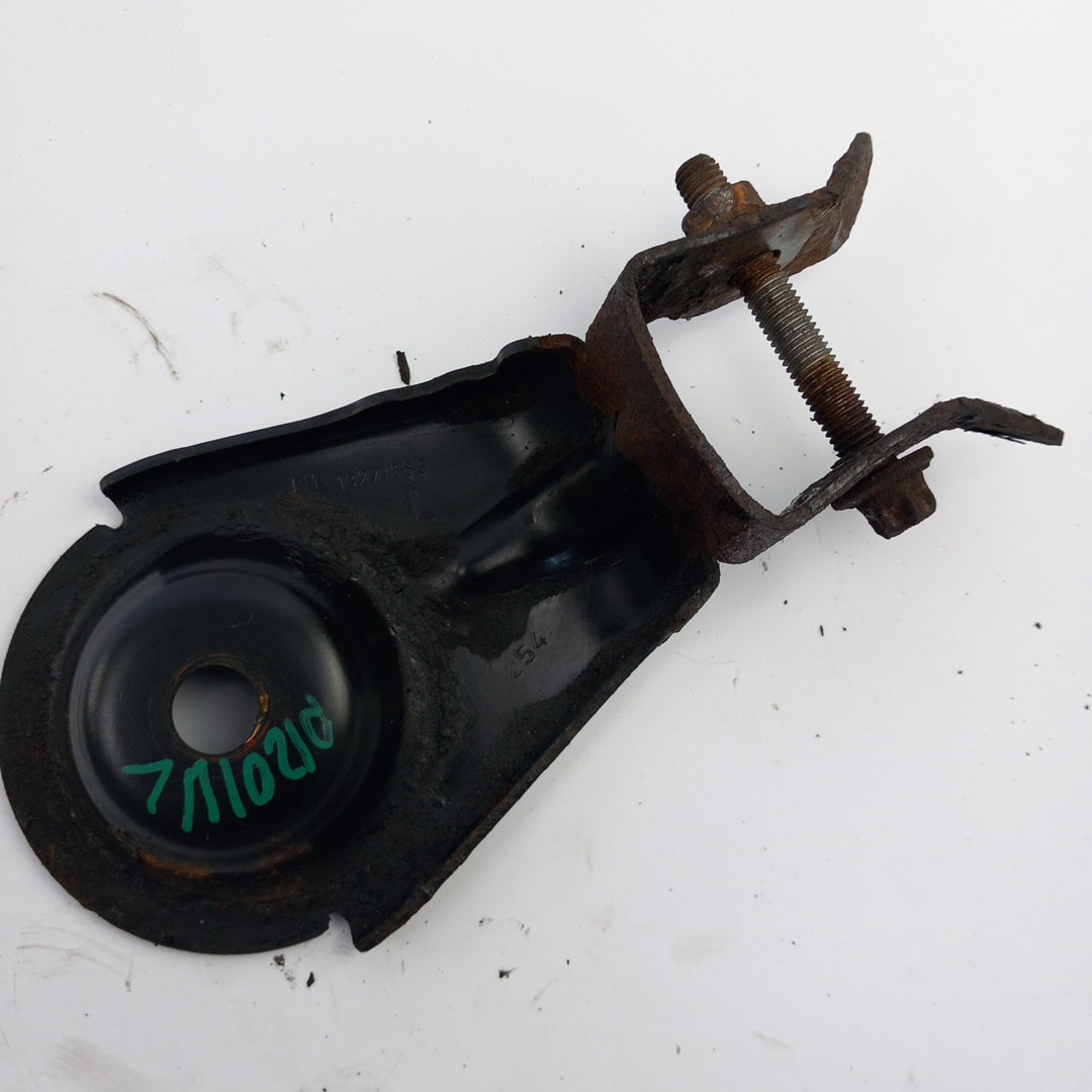 Скоба носач преден ляв предна броня Opel Zafira C Tourer