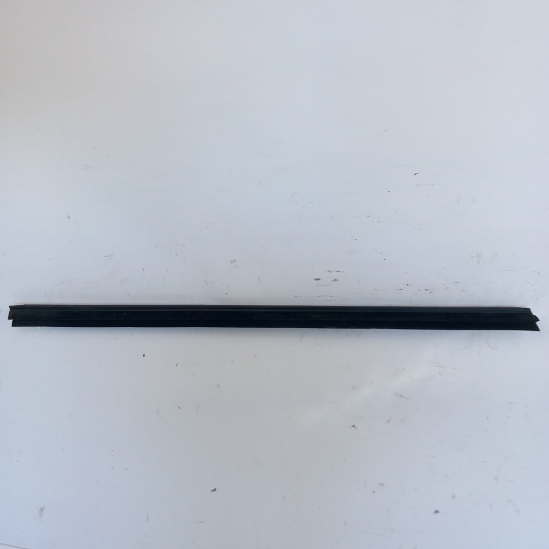 Лайстна стъкло на врата предна лява вътрешна Opel Zafira C Tourer