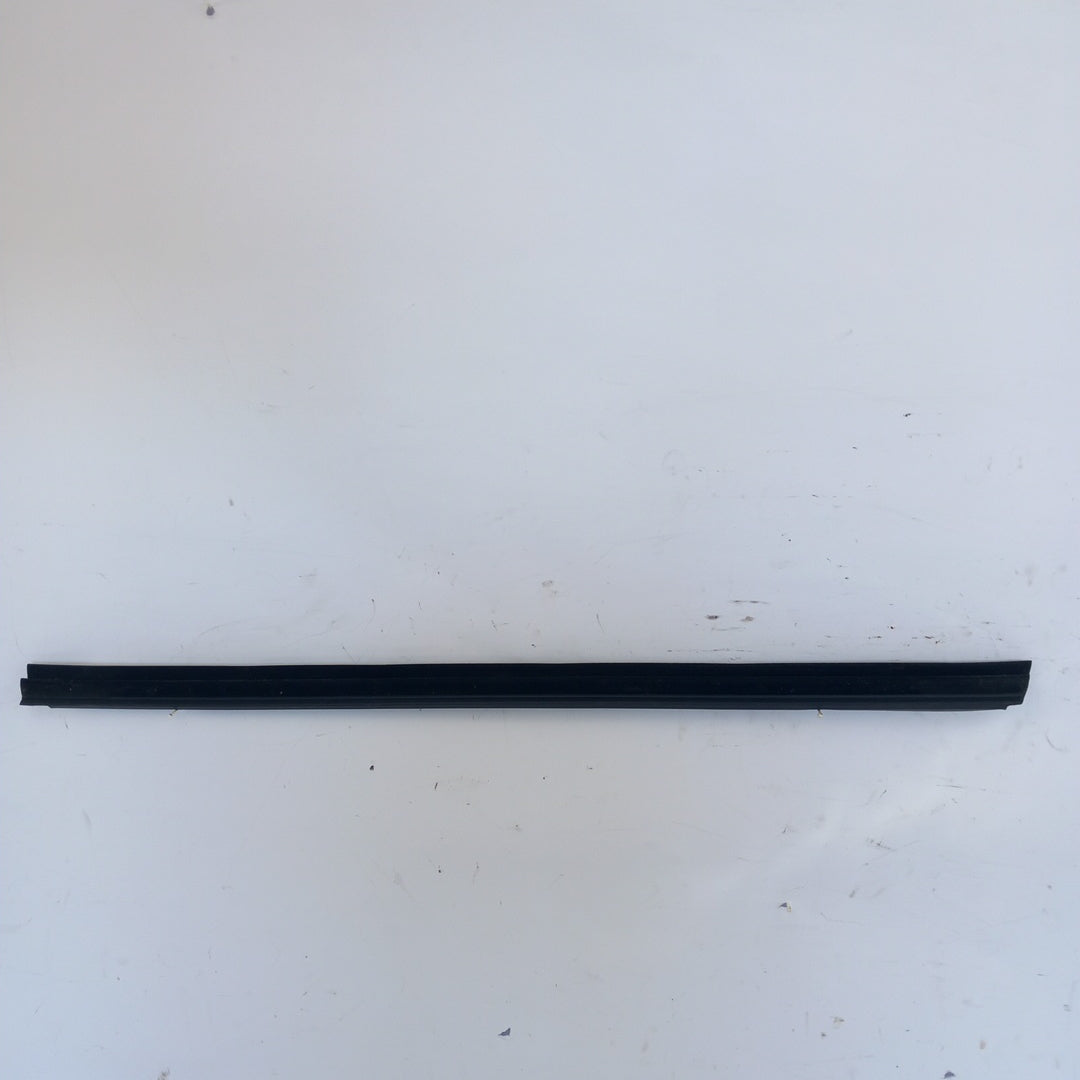 Лайстна стъкло на врата предна дясна вътрешна Opel Zafira C Tourer